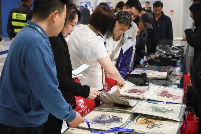 冰的文化仪式城市多元的生动诠释QMH球盟会刀郎在上海：代际破(图5)