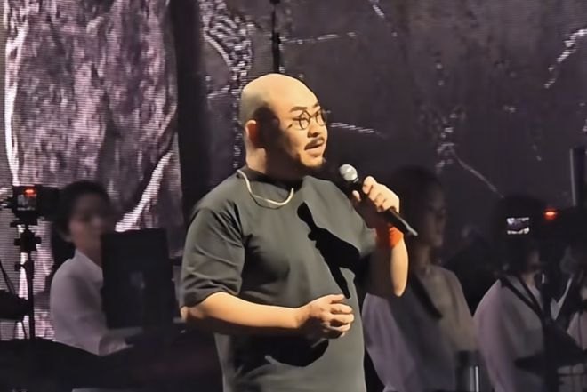 冰的文化仪式城市多元的生动诠释QMH球盟会刀郎在上海：代际破(图2)